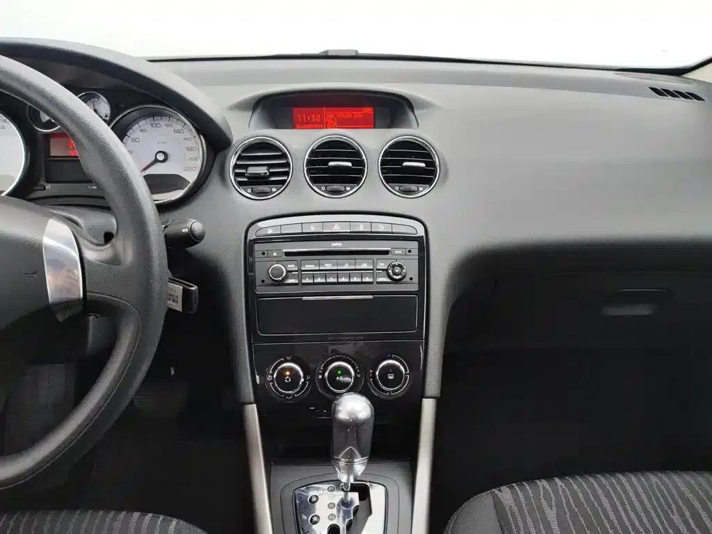 Peugeot 408 2013 2.0L Automatic Comfort Edition — миниатюра 12