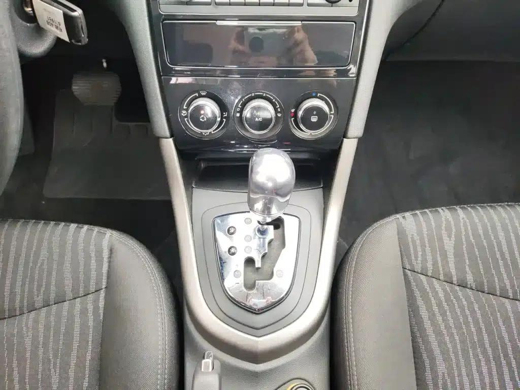 Peugeot 408 2013 2.0L Automatic Comfort Edition — миниатюра 13