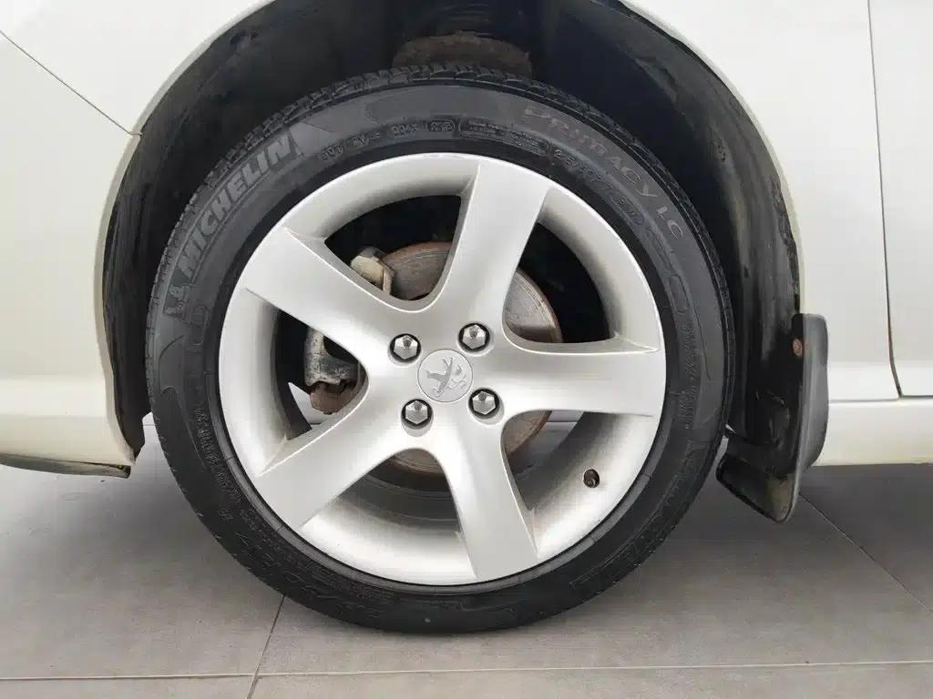 Peugeot 408 2013 2.0L Automatic Comfort Edition — миниатюра 17