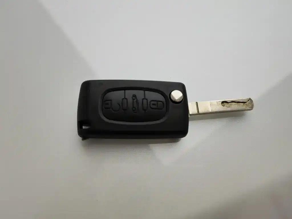 Peugeot 408 2013 2.0L Automatic Comfort Edition — миниатюра 19