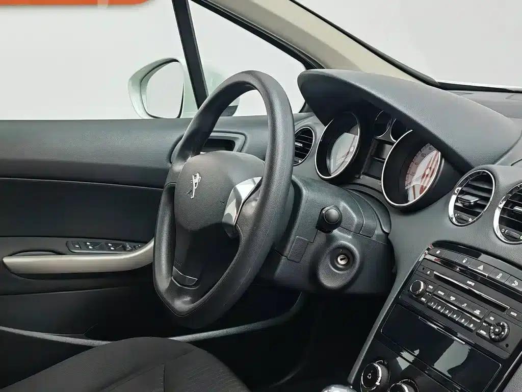 Peugeot 408 2013 2.0L Automatic Comfort Edition — миниатюра 22