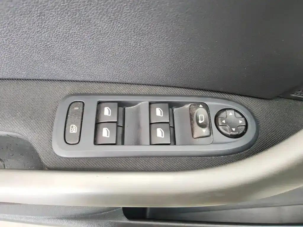 Peugeot 408 2013 2.0L Automatic Comfort Edition — миниатюра 9