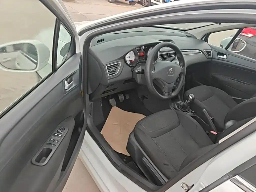 Peugeot 308 2014 Enjoy Edition Classic 1.6L Manual Premium Model — миниатюра 16