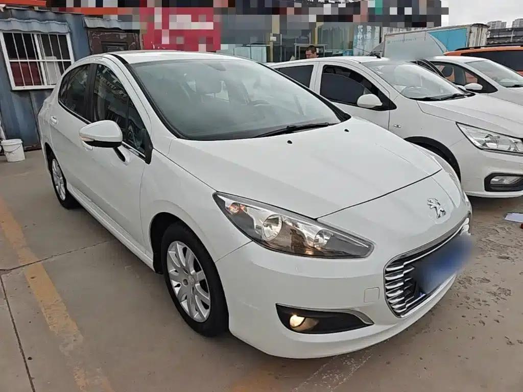 Peugeot 308 2014 Enjoy Edition Classic 1.6L Manual Premium Model — миниатюра 4