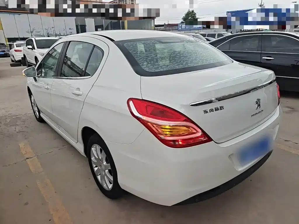 Peugeot 308 2014 Enjoy Edition Classic 1.6L Manual Premium Model — миниатюра 5