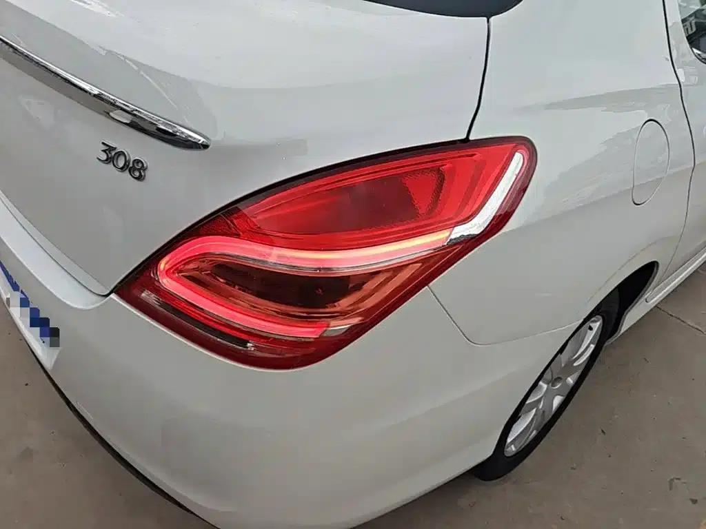 Peugeot 308 2014 Enjoy Edition Classic 1.6L Manual Premium Model — миниатюра 8
