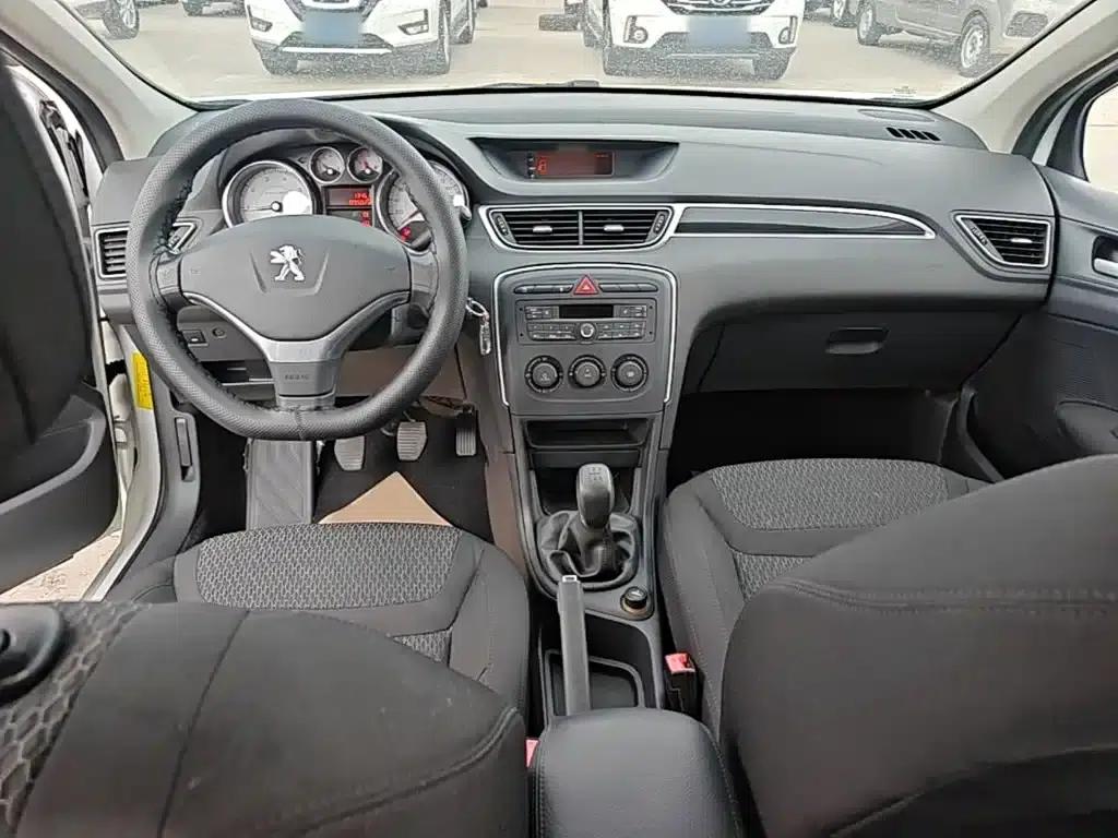 Peugeot 308 2014 Enjoy Edition Classic 1.6L Manual Premium Model — миниатюра 10