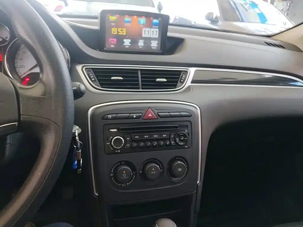 Peugeot 308 2013 1.6L Automatic Premium Edition — миниатюра 13