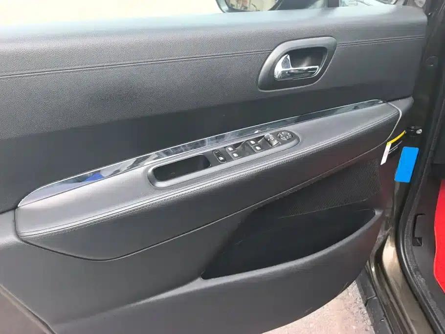 Peugeot 3008 2015 2.0L Automatic Trend Edition — миниатюра 7