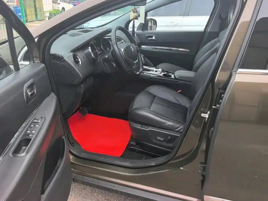 Peugeot 3008 2015 2.0L Automatic Trend Edition — миниатюра 9