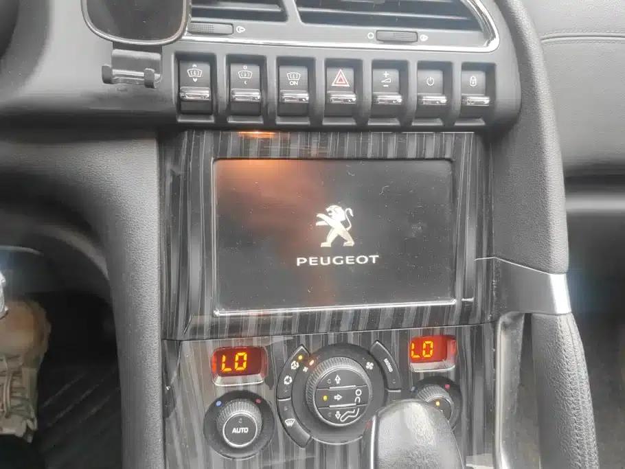Peugeot 3008 2015 1.6THP Automatic Classic Edition — миниатюра 12