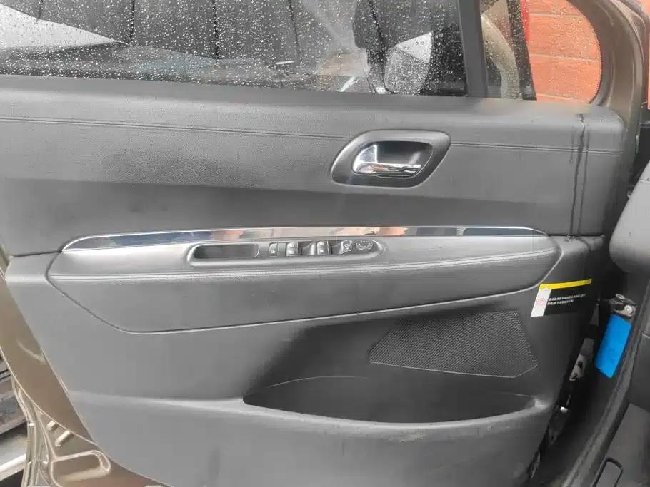 Peugeot 3008 2015 1.6THP Automatic Classic Edition — миниатюра 6