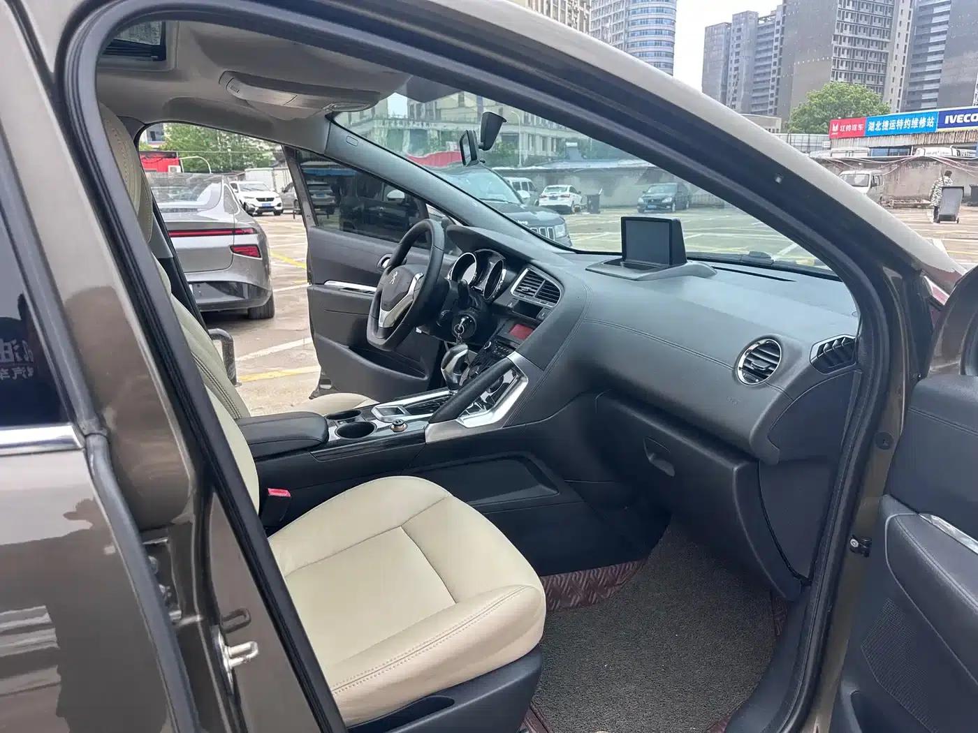 Peugeot 3008 2015 2.0L Automatic Trend Edition — миниатюра 12