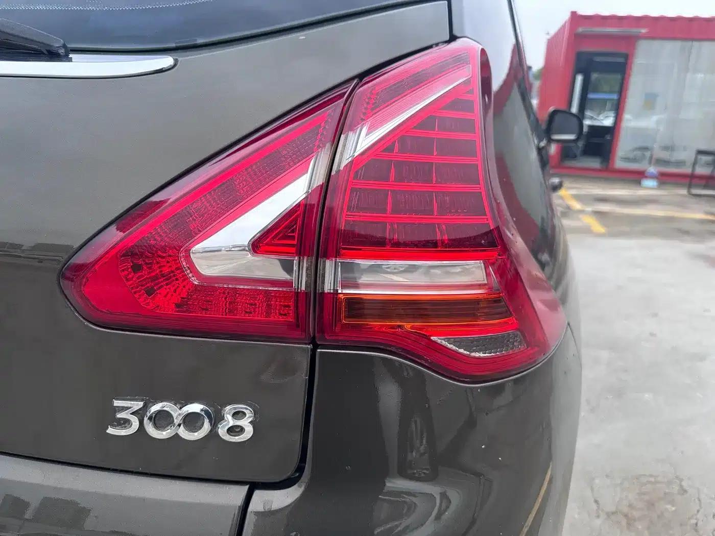 Peugeot 3008 2015 2.0L Automatic Trend Edition — миниатюра 16