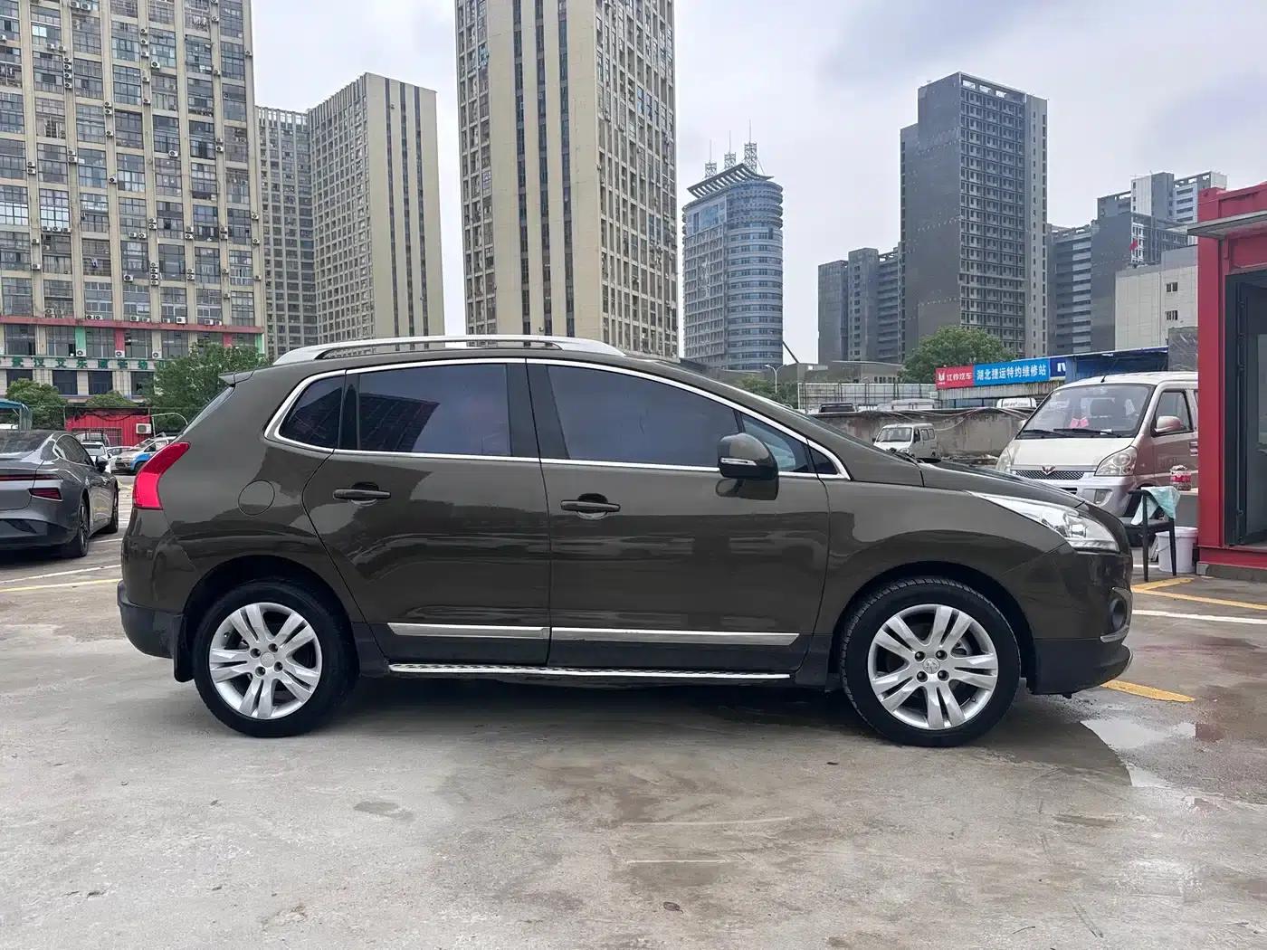 Peugeot 3008 2015 2.0L Automatic Trend Edition — миниатюра 4