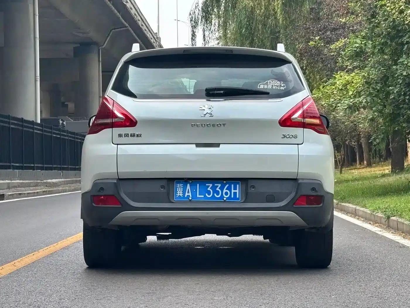 Peugeot 3008 2015 2.0L Automatic Classic Edition — миниатюра 5