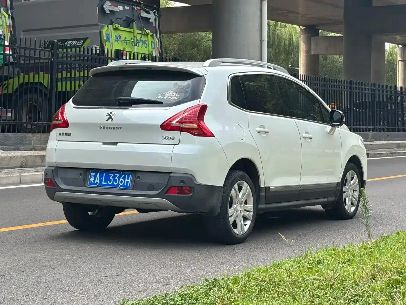 Peugeot 3008 2015 2.0L Automatic Classic Edition — миниатюра 6
