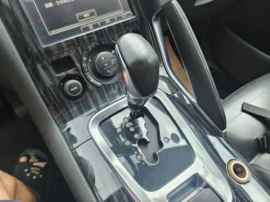 Peugeot 3008 2015 1.6THP Automatic Premium Edition — миниатюра 14