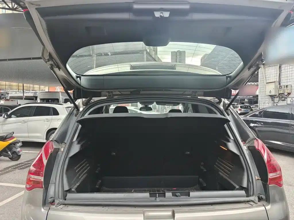 Peugeot 3008 2015 1.6THP Automatic Premium Edition — миниатюра 19