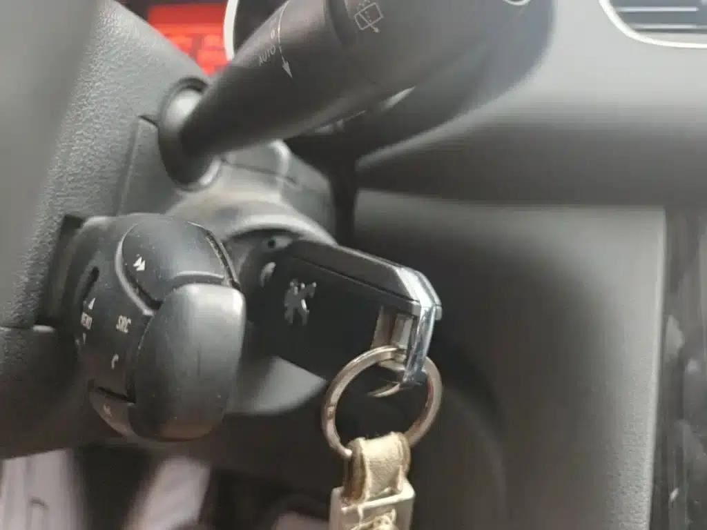Peugeot 3008 2015 1.6THP Automatic Premium Edition — миниатюра 9