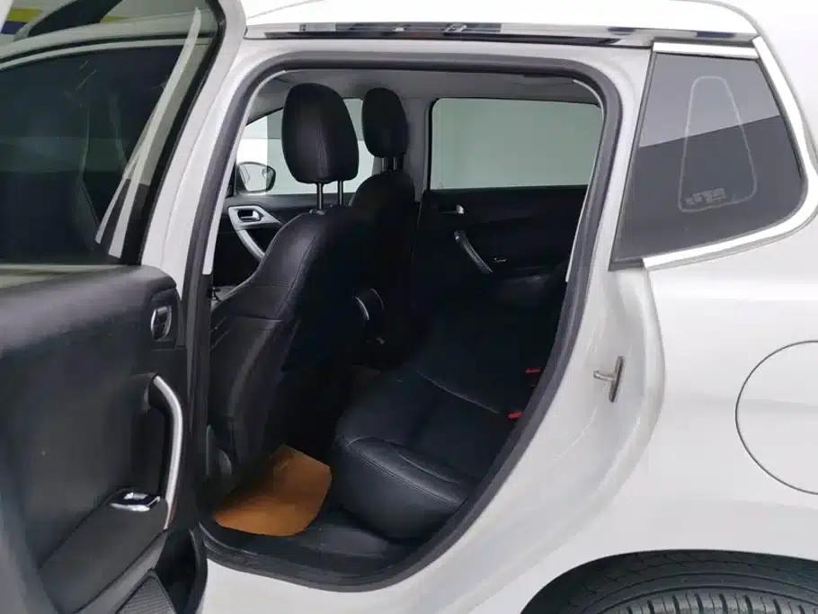 Peugeot 2008 2014 Model 1.6L Automatic Fashion Edition — миниатюра 11