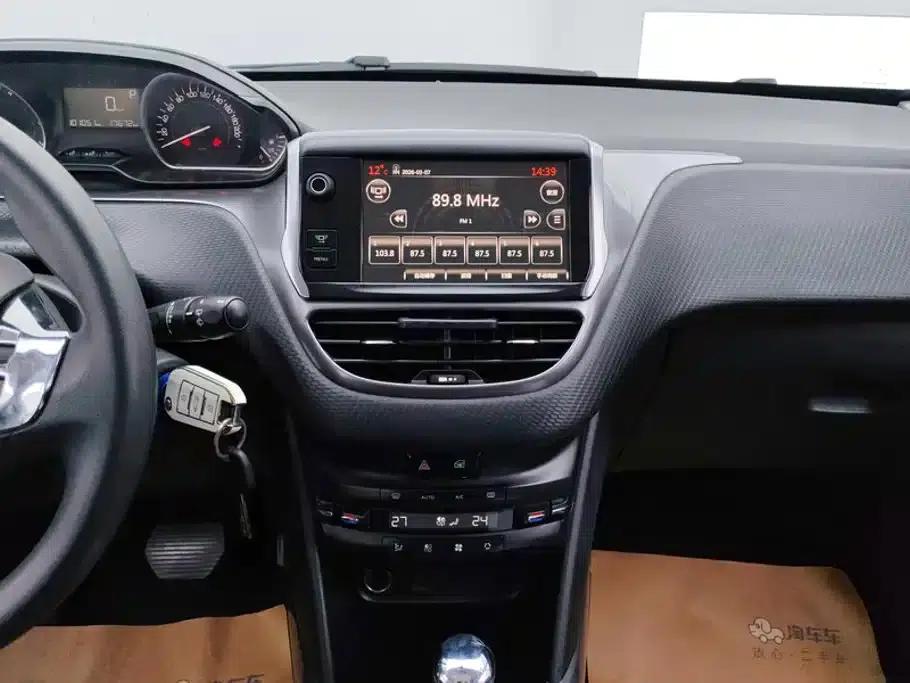 Peugeot 2008 2014 Model 1.6L Automatic Fashion Edition — миниатюра 13