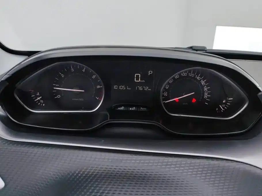 Peugeot 2008 2014 Model 1.6L Automatic Fashion Edition — миниатюра 14