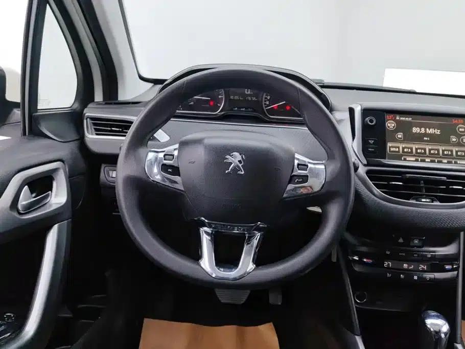 Peugeot 2008 2014 Model 1.6L Automatic Fashion Edition — миниатюра 15
