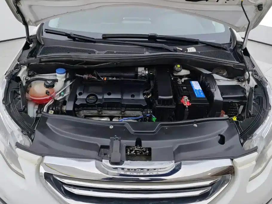 Peugeot 2008 2014 Model 1.6L Automatic Fashion Edition — миниатюра 10