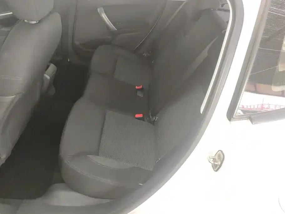 Peugeot 2008 2014 Model 1.6L Automatic Premium Edition — миниатюра 11