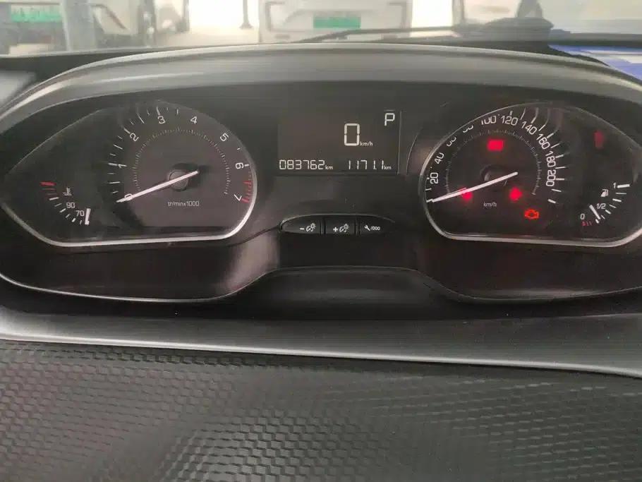 Peugeot 2008 2014 Model 1.6L Automatic Premium Edition — миниатюра 14