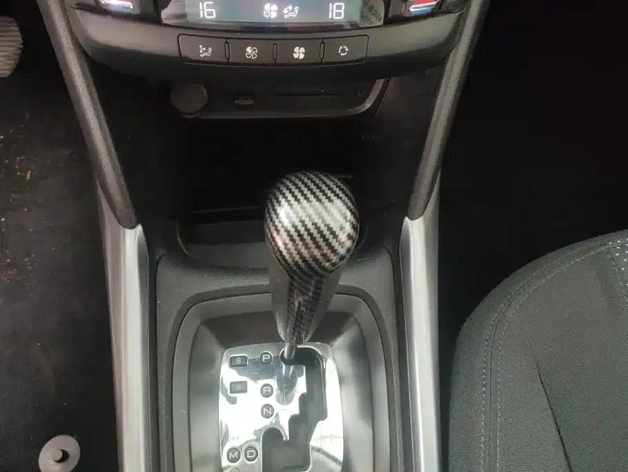 Peugeot 2008 2014 Model 1.6L Automatic Premium Edition — миниатюра 16
