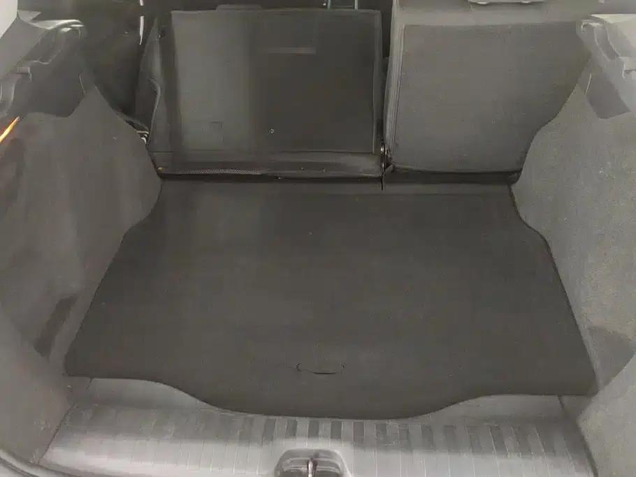 Peugeot 2008 2014 Model 1.6L Automatic Premium Edition — миниатюра 4