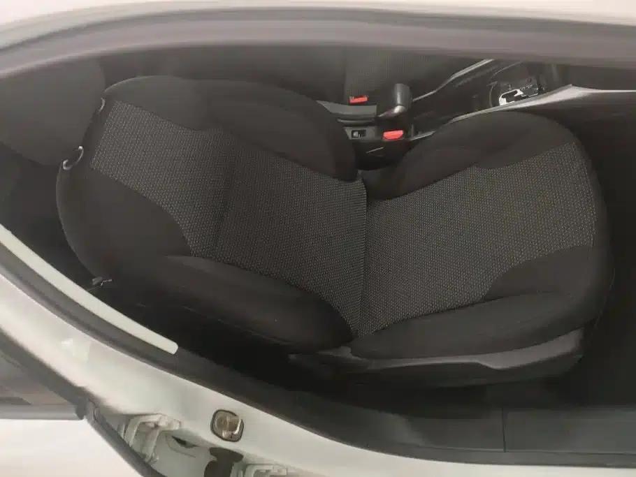 Peugeot 2008 2014 Model 1.6L Automatic Premium Edition — миниатюра 8