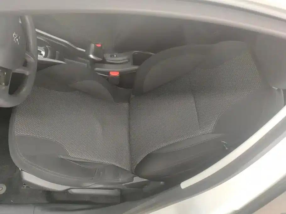 Peugeot 2008 2014 Model 1.6L Automatic Premium Edition — миниатюра 9