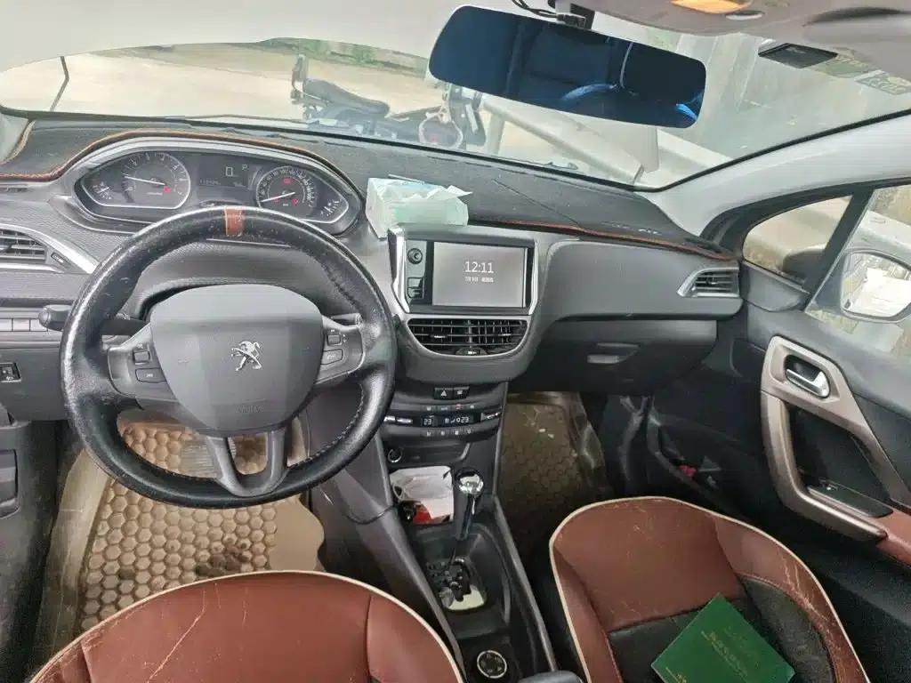 Peugeot 2008 2016 230THP Automatic Fashion Edition — миниатюра 6