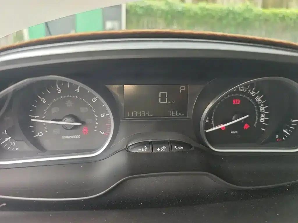 Peugeot 2008 2016 230THP Automatic Fashion Edition — миниатюра 9
