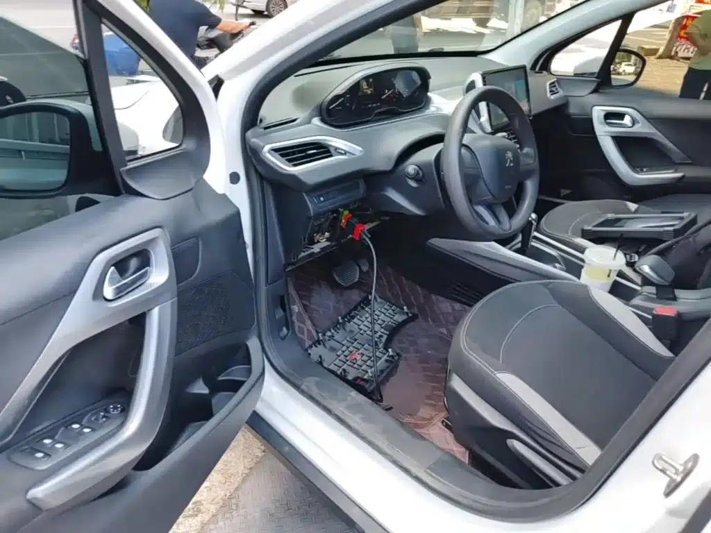 Peugeot 2008 2014 Model 1.6L Automatic Trend Edition — миниатюра 16