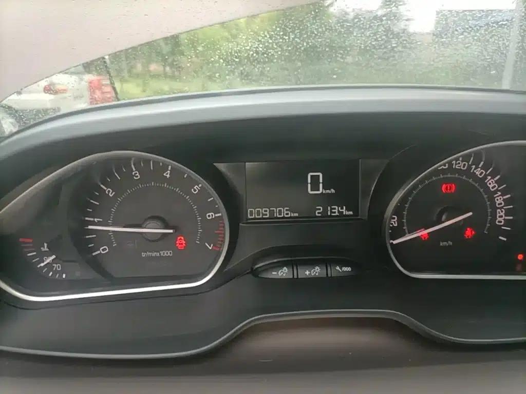 Peugeot 2008 2014 Model 1.6L Manual Fashion Edition — миниатюра 12