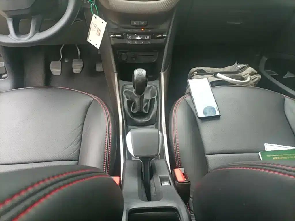 Peugeot 2008 2014 Model 1.6L Manual Fashion Edition — миниатюра 14