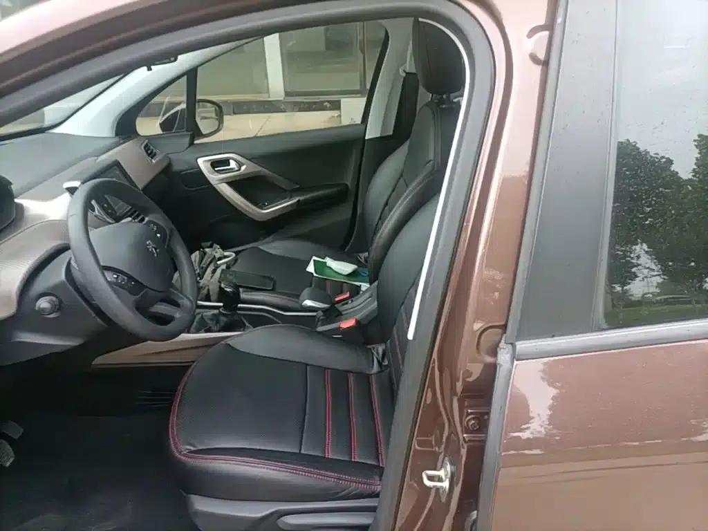 Peugeot 2008 2014 Model 1.6L Manual Fashion Edition — миниатюра 15
