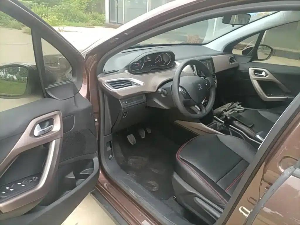 Peugeot 2008 2014 Model 1.6L Manual Fashion Edition — миниатюра 16