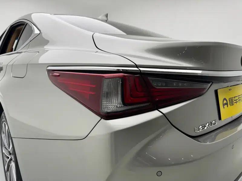 Lexus ES 2021 Model 200 Premium Edition — миниатюра 13