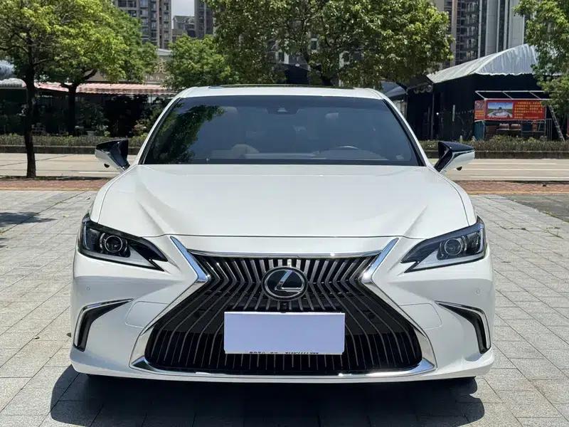 Lexus ES 2021 Model 200 Premium Edition — миниатюра 2