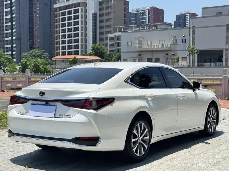 Lexus ES 2021 Model 200 Premium Edition — миниатюра 6