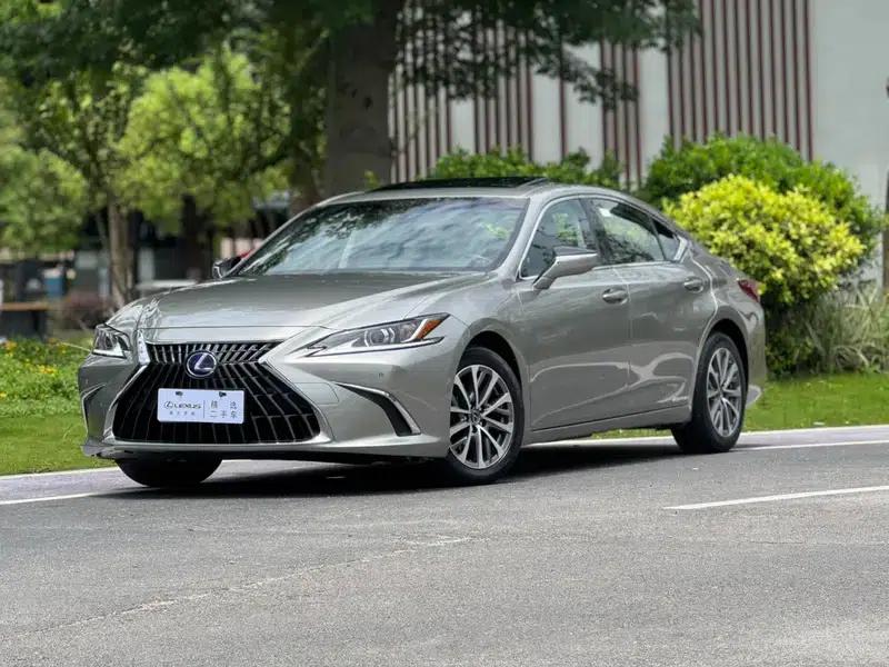 Lexus ES 2022 300h Premium Edition — миниатюра 1
