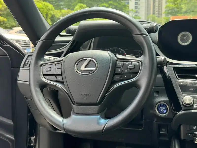 Lexus ES 2022 300h Premium Edition — миниатюра 14