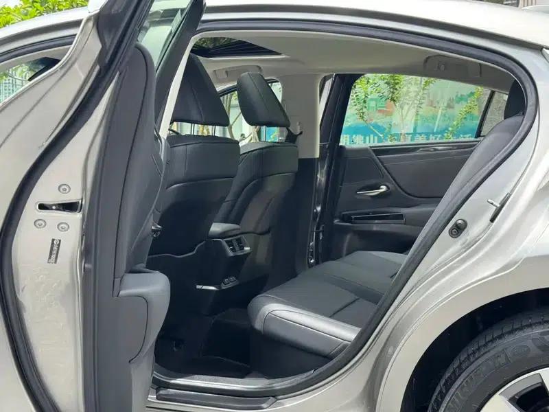 Lexus ES 2022 300h Premium Edition — миниатюра 17