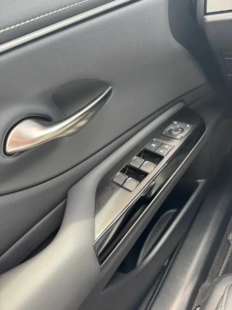 Lexus ES 2022 300h Premium Edition — миниатюра 18