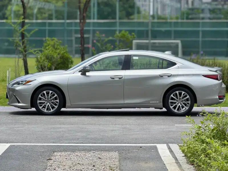 Lexus ES 2022 300h Premium Edition — миниатюра 3